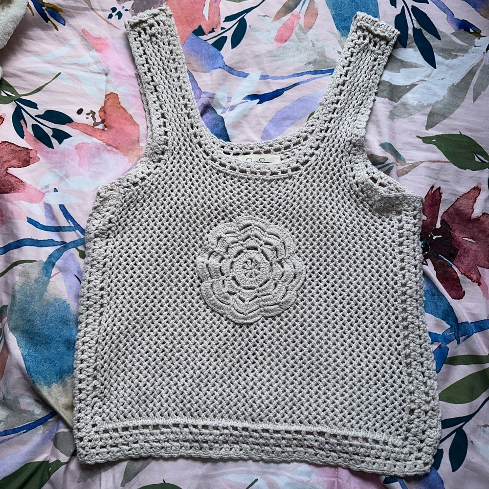 Jessica Simpson NWOT Cropped Beachy Tank with Flower